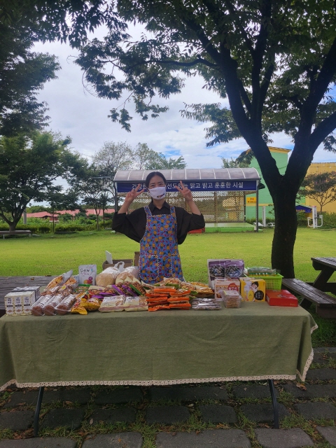 [크기변환]직원들 부스 (1).jpg